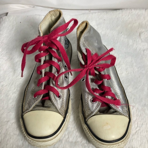Girls Silver Converse Shoes. Size 1. - Picture 3 of 5